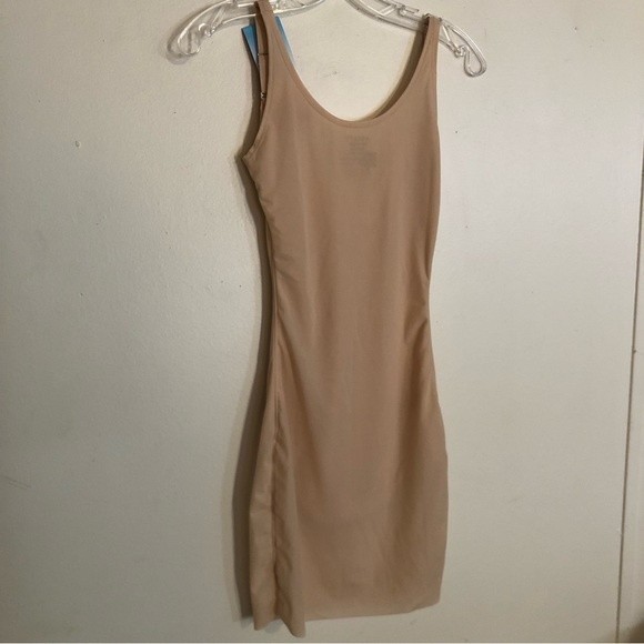 Assets by Spanx Red Hot Label Featherweight Firmers Body Slip Slimming S NWT New - Picture 6 of 7